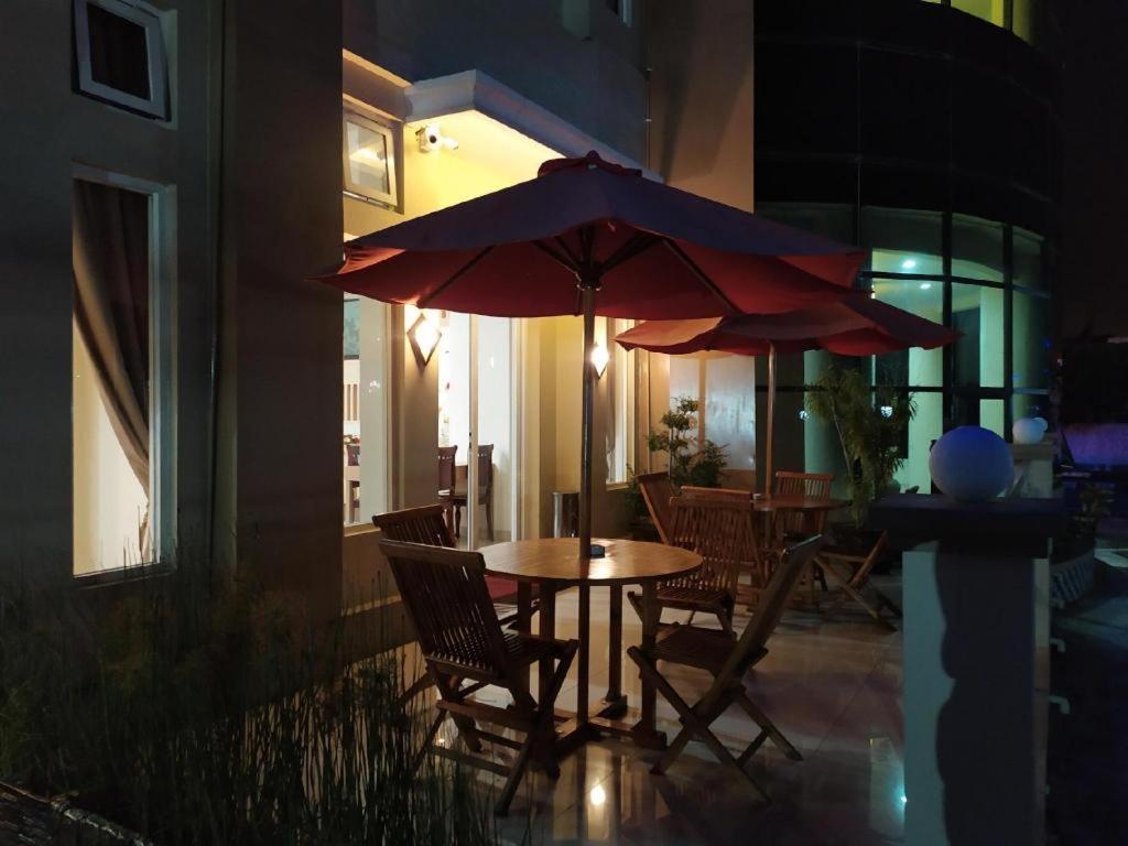 รังกาโยบาซา โฮเต็ล ปาดังปันจัง Hotel บูกิตติงกี ภายนอก รูปภาพ