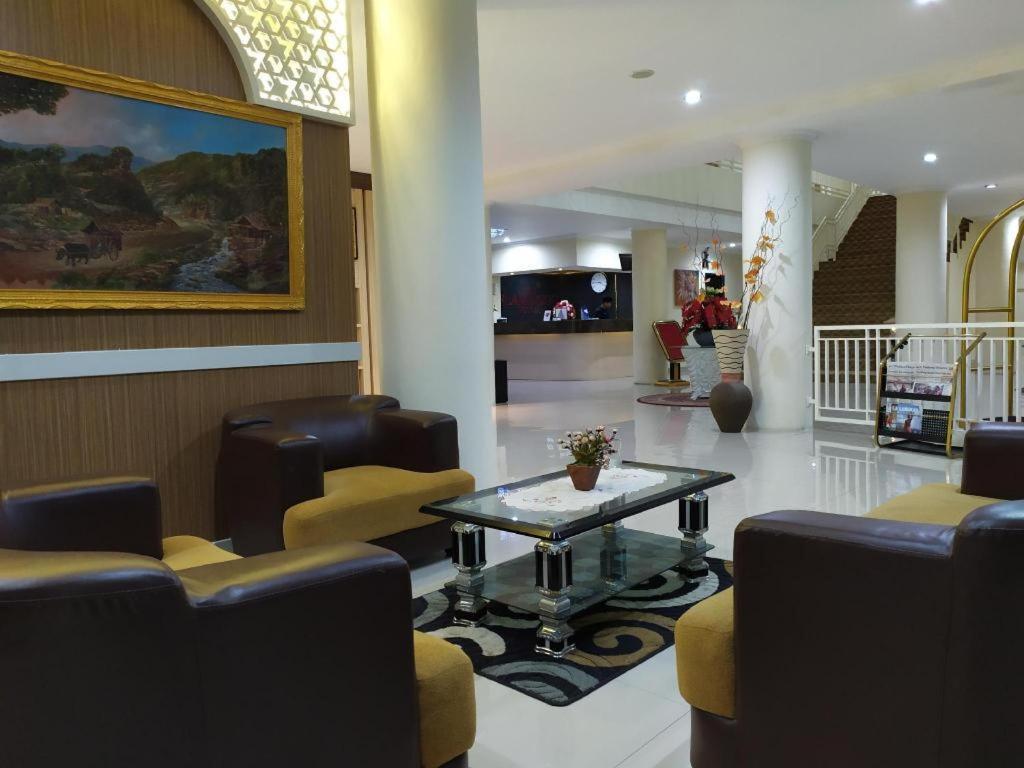 รังกาโยบาซา โฮเต็ล ปาดังปันจัง Hotel บูกิตติงกี ภายนอก รูปภาพ